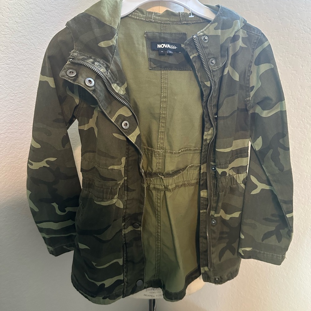 Fashion Nova Kids Camo Hooded Jacket in Olive